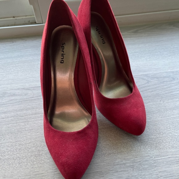 Spring Red Heels - Picture 1 of 3